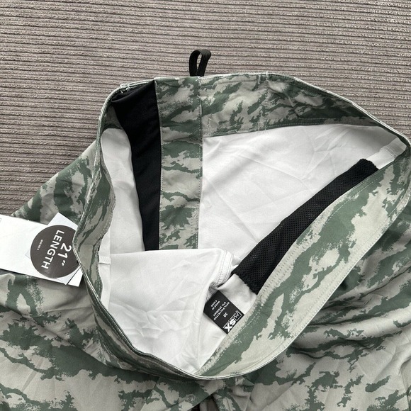 Michael Strahan Hybrid Board Shorts Men 30 Camo Polyester Beach Outdoors Weekend - Picture 8 of 9